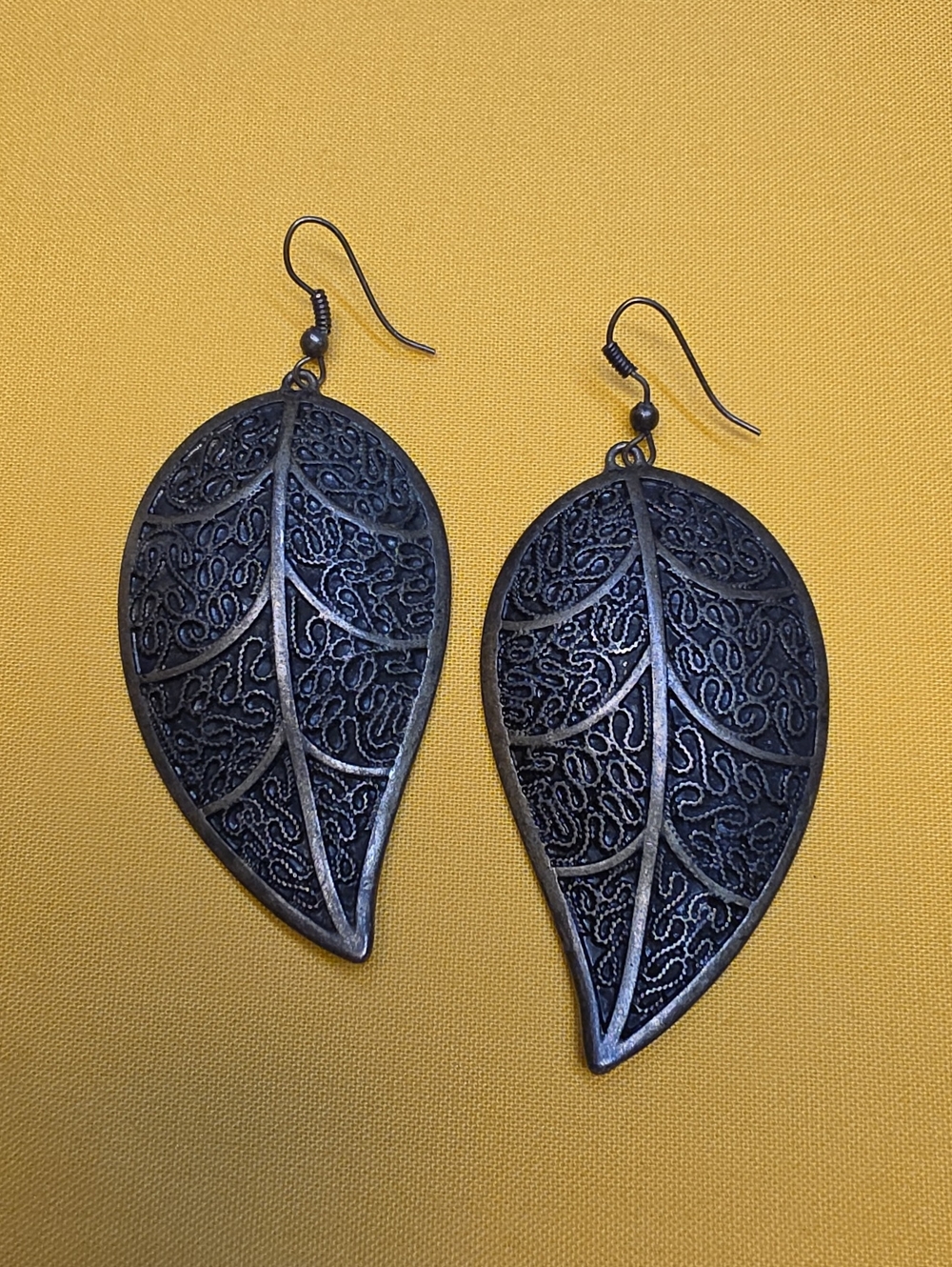 VTG Boho Unmarked Bronze Filigree Leaf Dangle Statement Earrings ▪︎ Lovely!